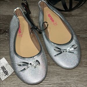🦋Kensie Girl Silver Dress Shoes with Bow Detail 5/25$